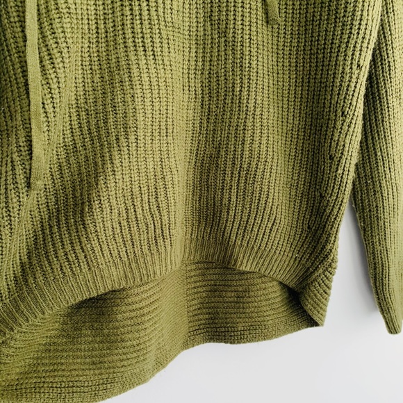 Olive green very warm knitted sweater. Medium - Picture 6 of 10